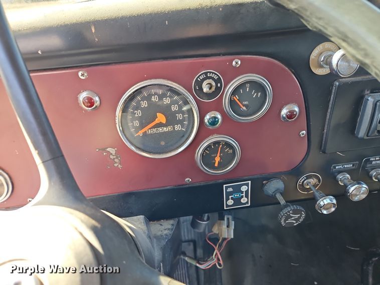 image for item EI8842 1977 International Harvester F-1800 grain truck