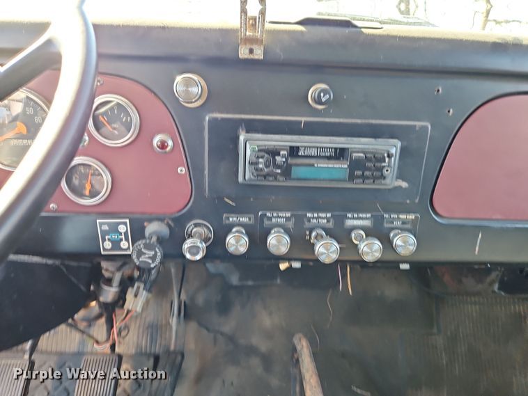 image for item EI8842 1977 International Harvester F-1800 grain truck