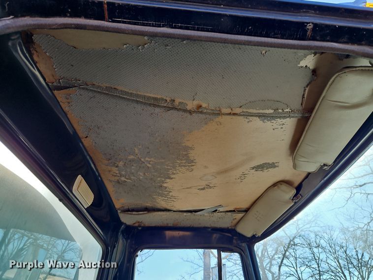 image for item EI8842 1977 International Harvester F-1800 grain truck