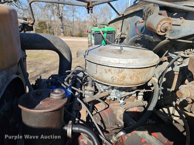 image for item EI8842 1977 International Harvester F-1800 grain truck