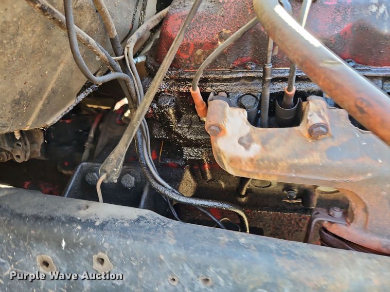 image for item EI8842 1977 International Harvester F-1800 grain truck