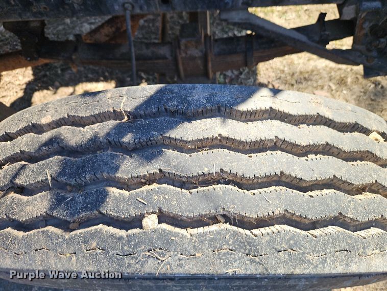 image for item EI8842 1977 International Harvester F-1800 grain truck