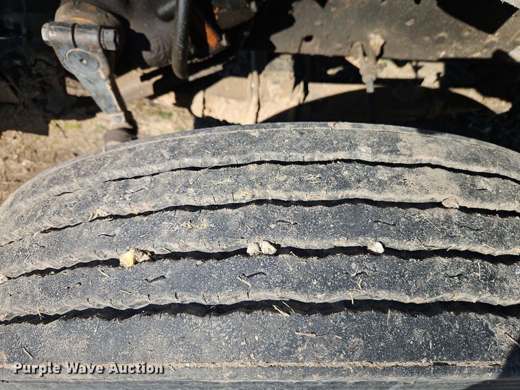 image for item EI8842 1977 International Harvester F-1800 grain truck