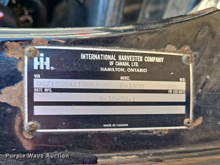 image for item EI8842 1977 International Harvester F-1800 grain truck