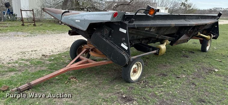 image for item EJ3496 Agco 830 corn head