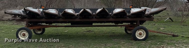 image for item EJ3496 Agco 830 corn head