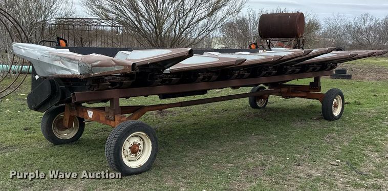 image for item EJ3496 Agco 830 corn head