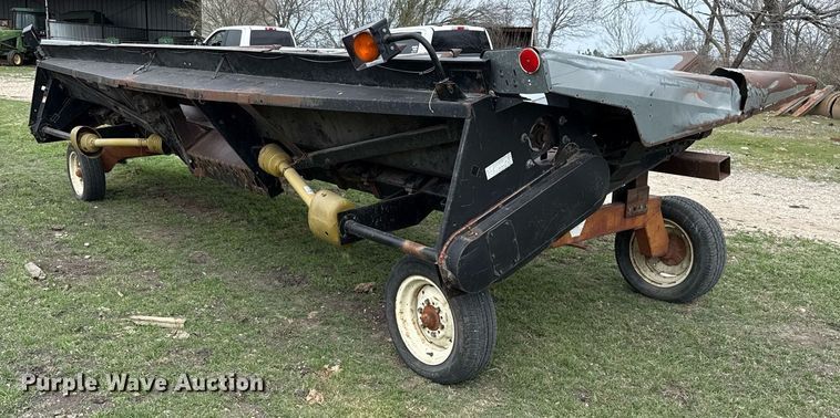 image for item EJ3496 Agco 830 corn head