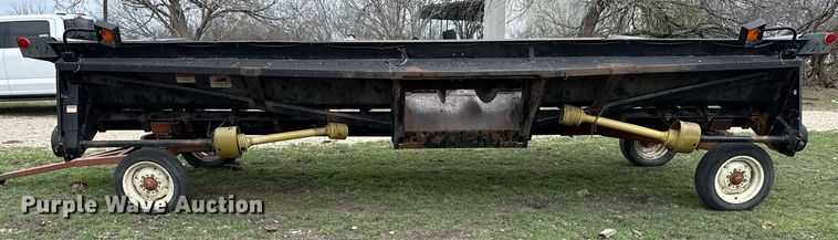 image for item EJ3496 Agco 830 corn head