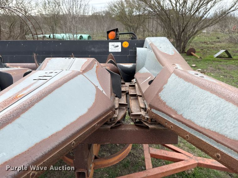 image for item EJ3496 Agco 830 corn head