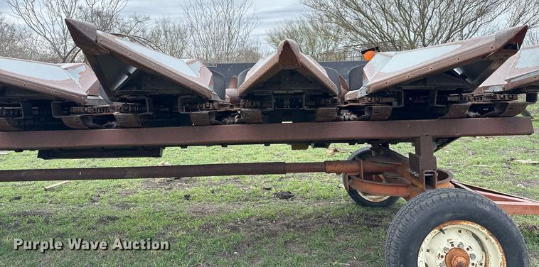 image for item EJ3496 Agco 830 corn head