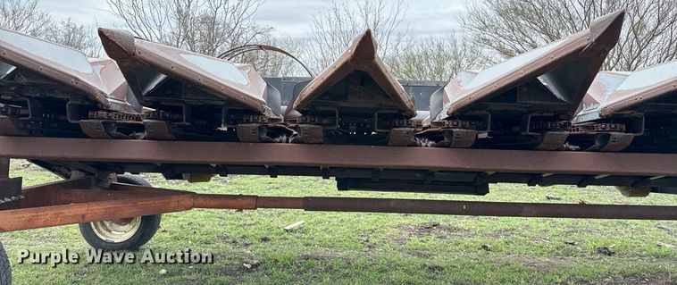 image for item EJ3496 Agco 830 corn head