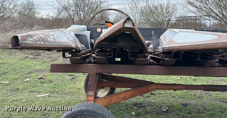 image for item EJ3496 Agco 830 corn head