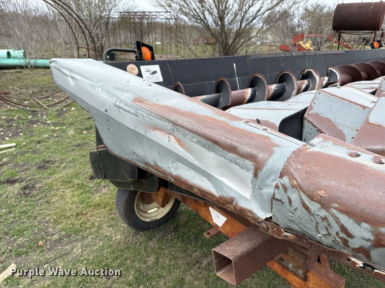 image for item EJ3496 Agco 830 corn head