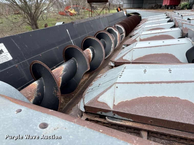 image for item EJ3496 Agco 830 corn head