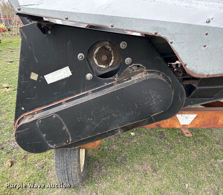 image for item EJ3496 Agco 830 corn head