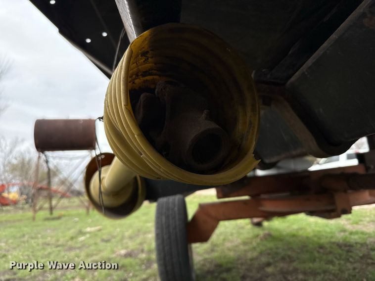 image for item EJ3496 Agco 830 corn head
