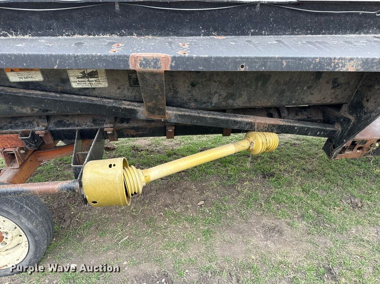 image for item EJ3496 Agco 830 corn head