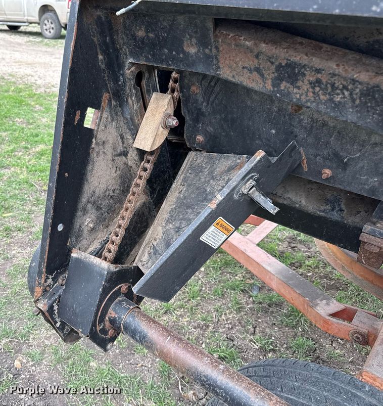 image for item EJ3496 Agco 830 corn head