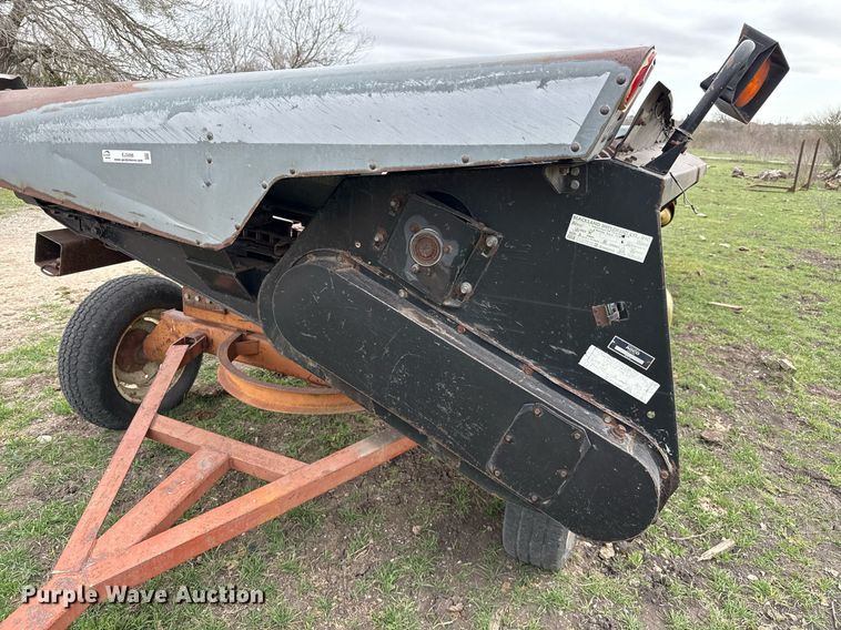 image for item EJ3496 Agco 830 corn head