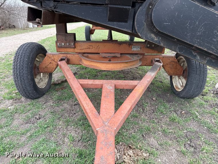 image for item EJ3496 Agco 830 corn head