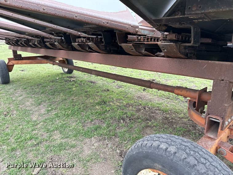 image for item EJ3496 Agco 830 corn head