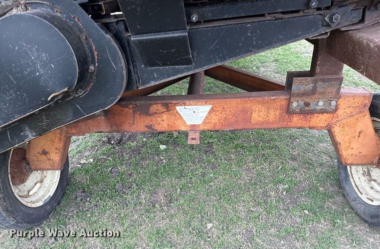 image for item EJ3496 Agco 830 corn head