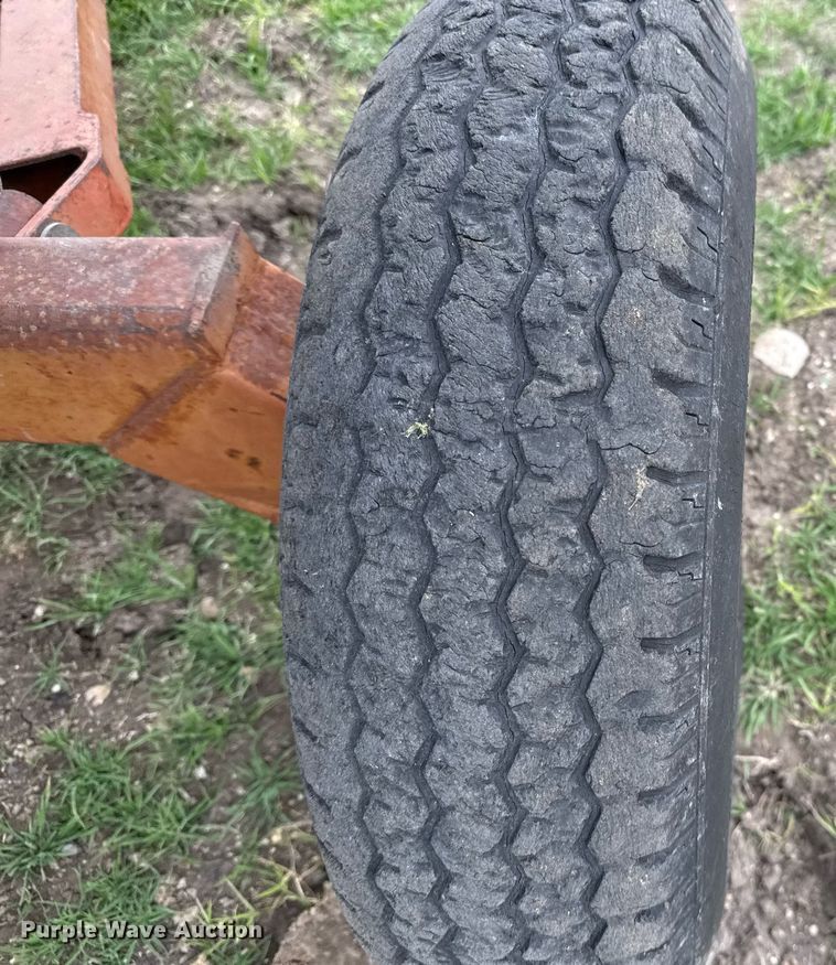 image for item EJ3496 Agco 830 corn head