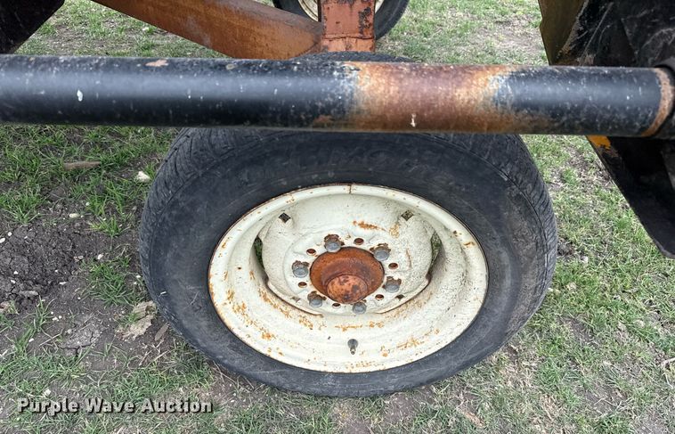 image for item EJ3496 Agco 830 corn head