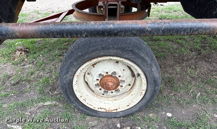 image for item EJ3496 Agco 830 corn head