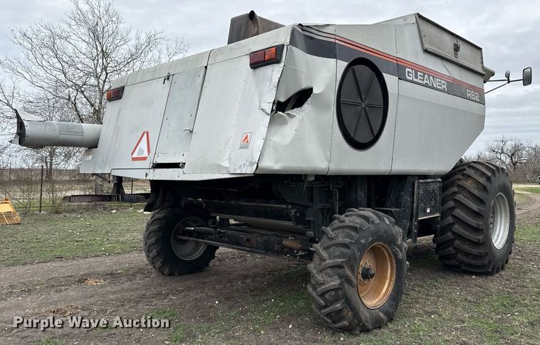 image for item EJ3498 1998 Gleaner R62 combine