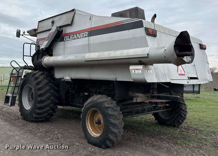 image for item EJ3498 1998 Gleaner R62 combine