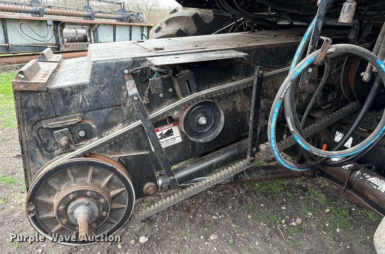 image for item EJ3498 1998 Gleaner R62 combine