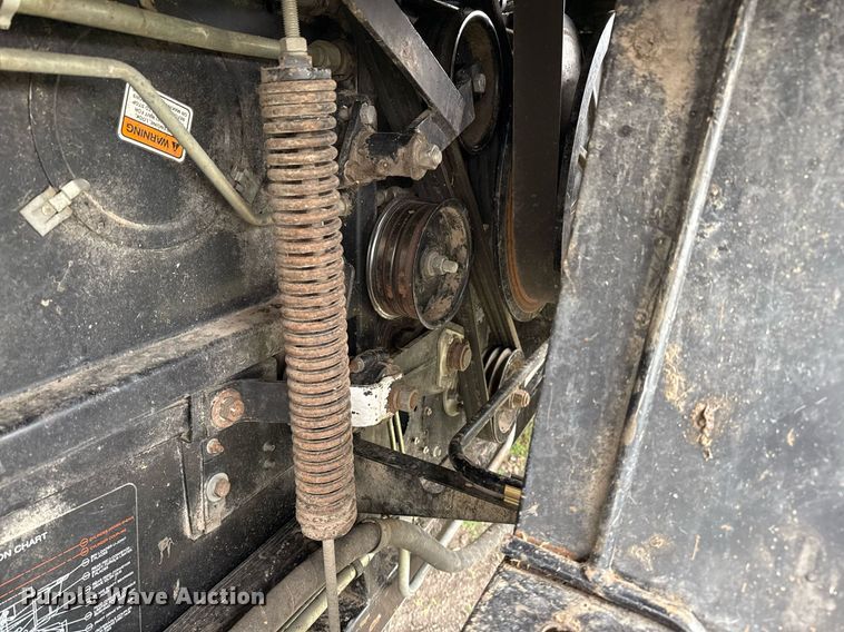 image for item EJ3498 1998 Gleaner R62 combine