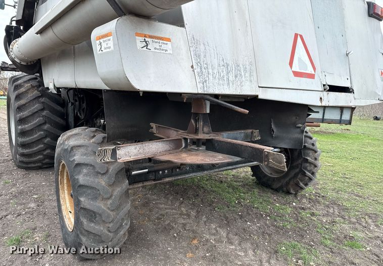 image for item EJ3498 1998 Gleaner R62 combine
