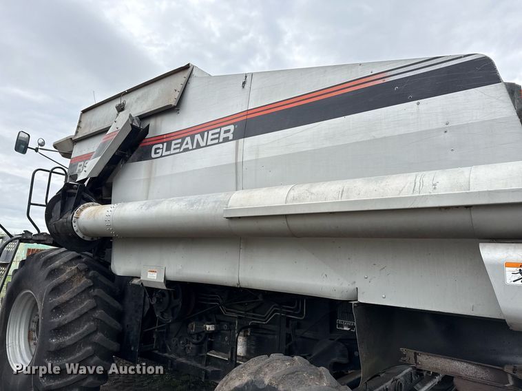 image for item EJ3498 1998 Gleaner R62 combine