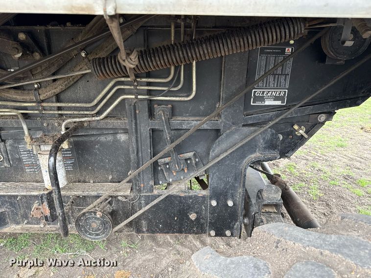 image for item EJ3498 1998 Gleaner R62 combine