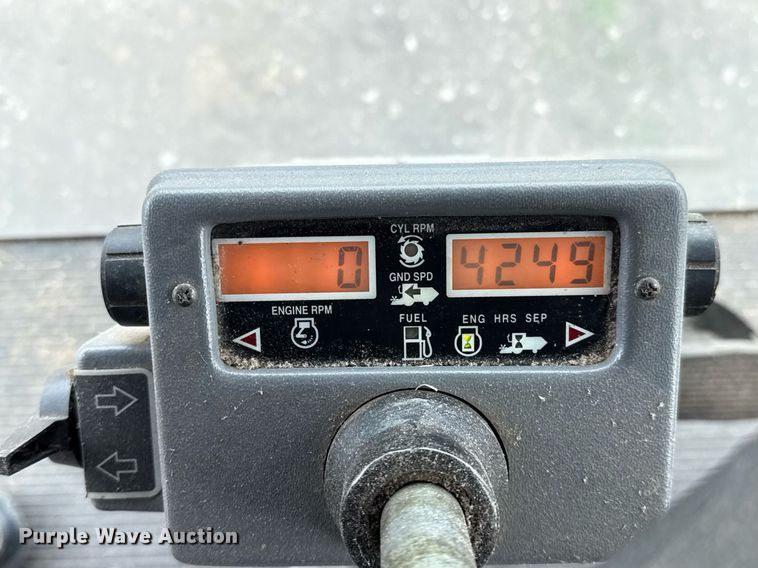 image for item EJ3498 1998 Gleaner R62 combine