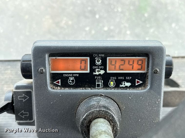 image for item EJ3498 1998 Gleaner R62 combine