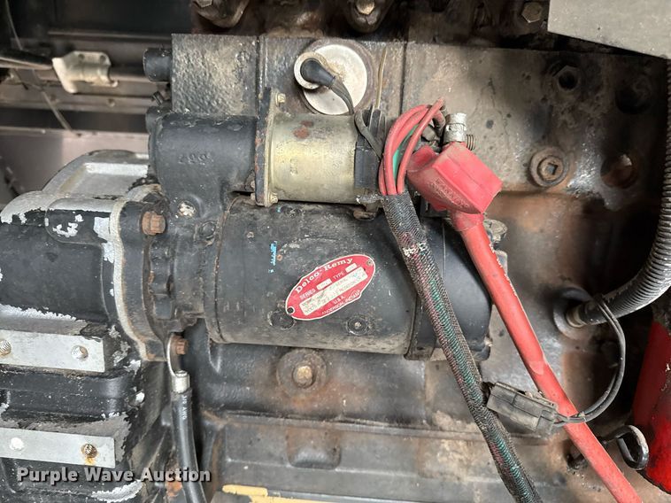 image for item EJ3498 1998 Gleaner R62 combine