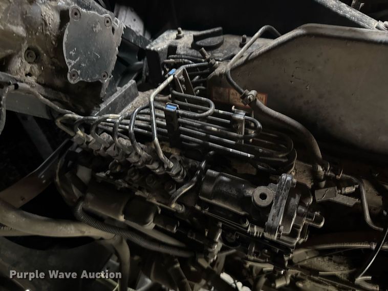 image for item EJ3498 1998 Gleaner R62 combine