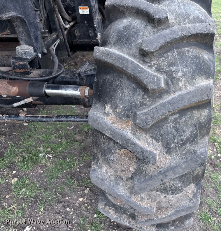 image for item EJ3498 1998 Gleaner R62 combine