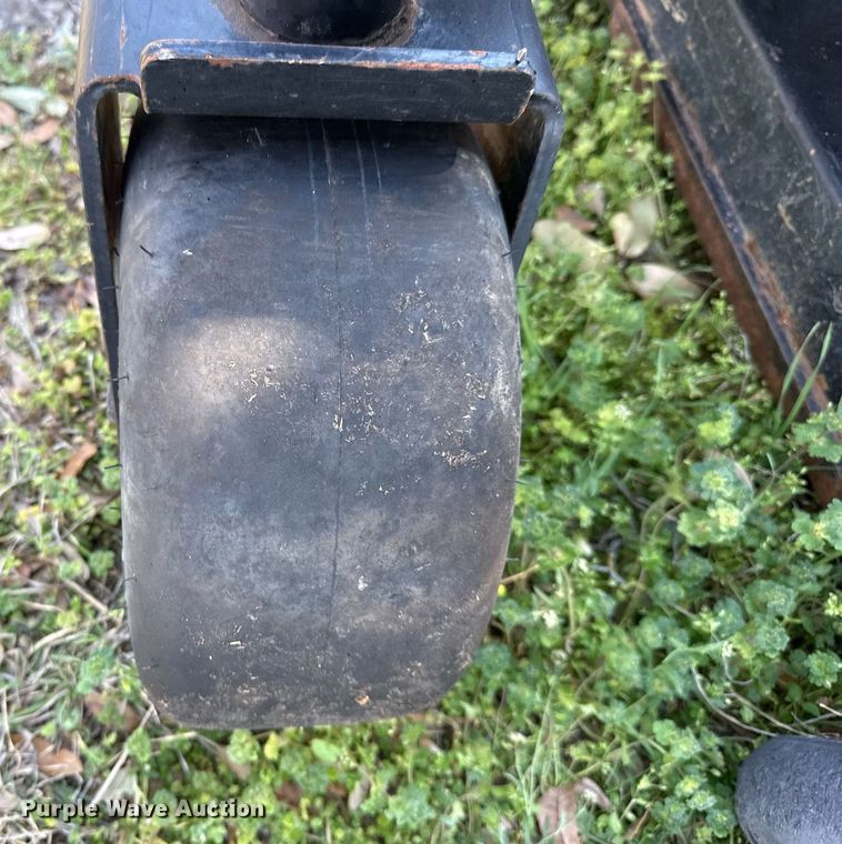 image for item EJ3515 2006 Cub Cadet M60–KH ZTR lawn mower