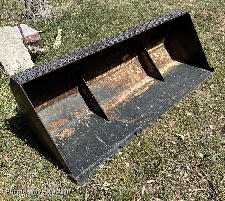 image for item EJ3516 Skid steer bucket