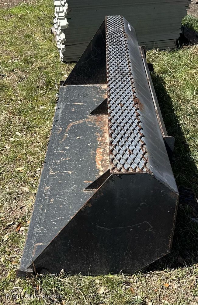 image for item EJ3516 Skid steer bucket