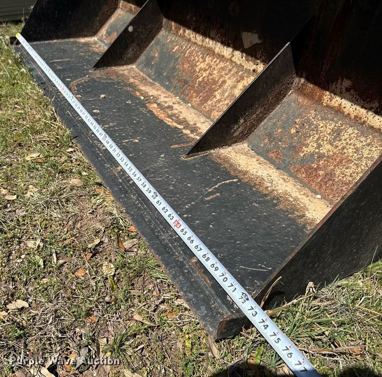 image for item EJ3516 Skid steer bucket