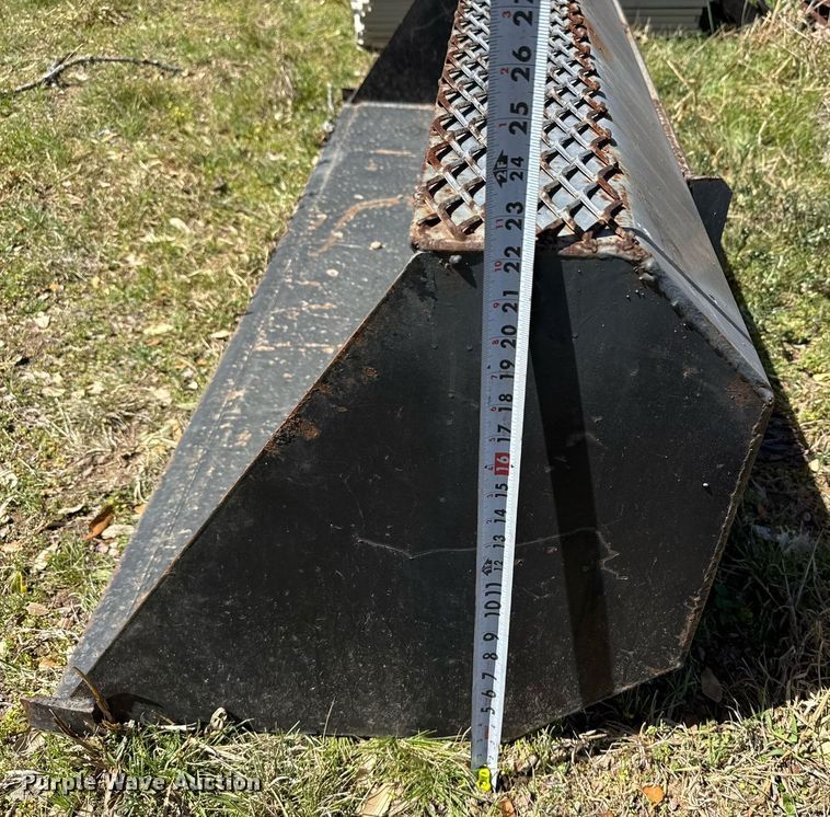 image for item EJ3516 Skid steer bucket