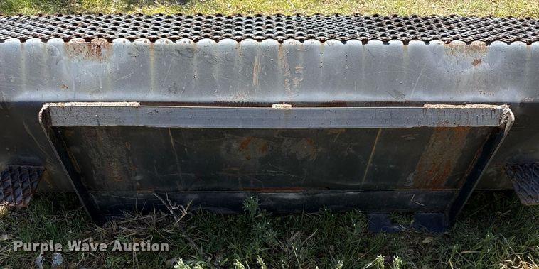 image for item EJ3516 Skid steer bucket