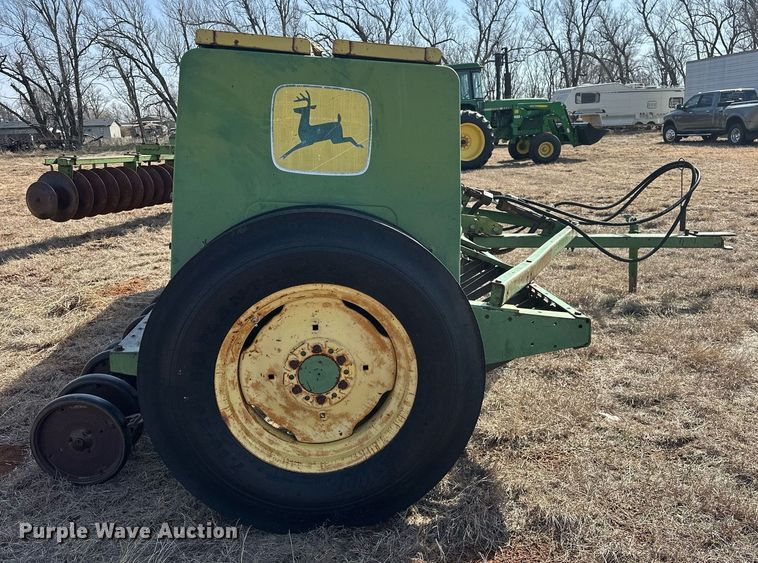 image for item EK0432 John Deere 8300 grain drill