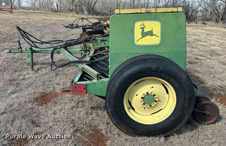 image for item EK0432 John Deere 8300 grain drill